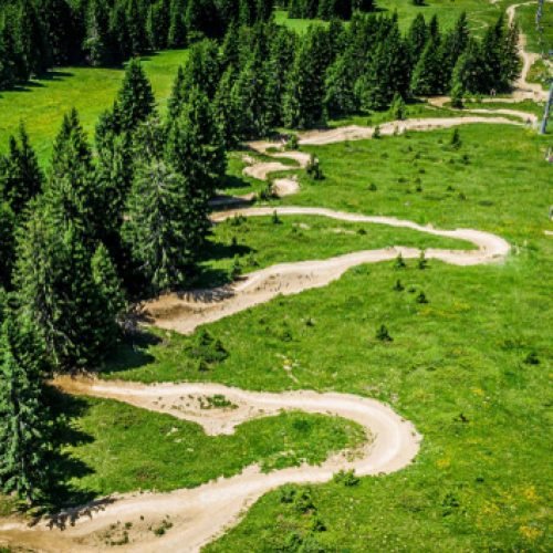 Bikepark Vue des lacets de la piste de descente du Bikepark